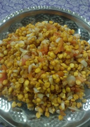A picture of Jhatpat chana dal chat.