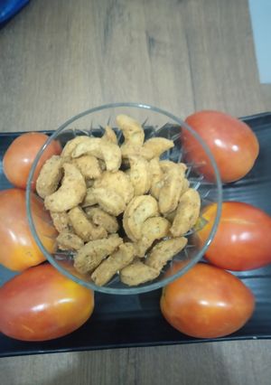 A picture of Cashew Namak Paare.