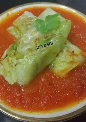 A picture of Cabbage roll in tomato gravy.