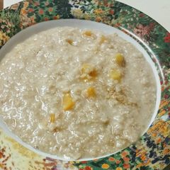 A picture of Peaches and Cream Cheese Oatmeal.