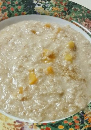 A picture of Peaches and Cream Cheese Oatmeal.