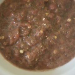 A picture of Lal mirchon ki chutney.
