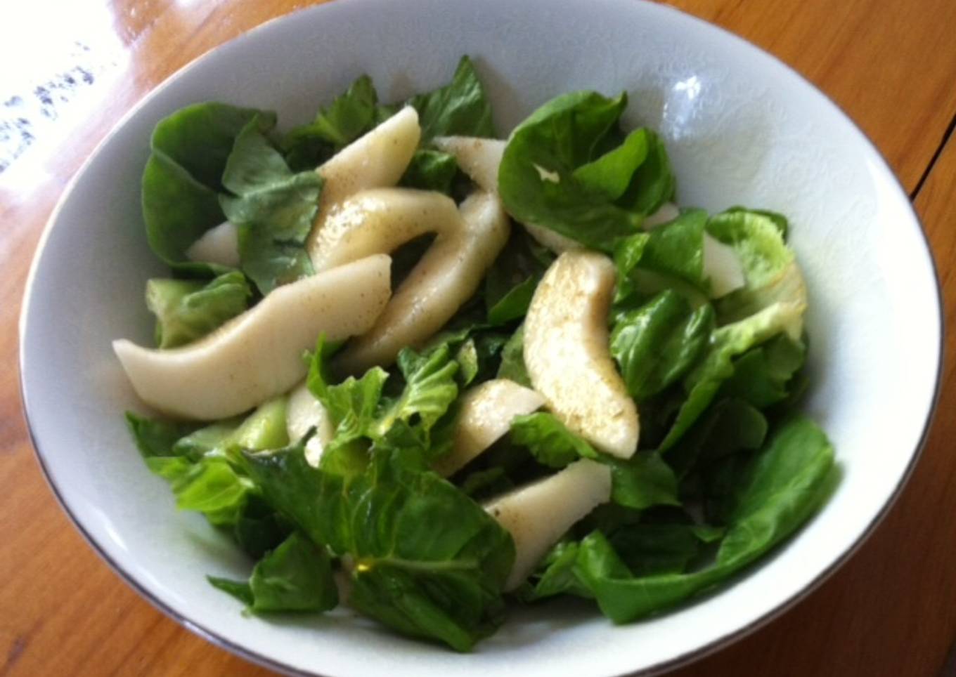 Ensalada de lechuga y pera