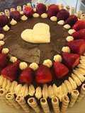 Torta cumpleaños súper fácil de chocolate, frutillas y chantillí