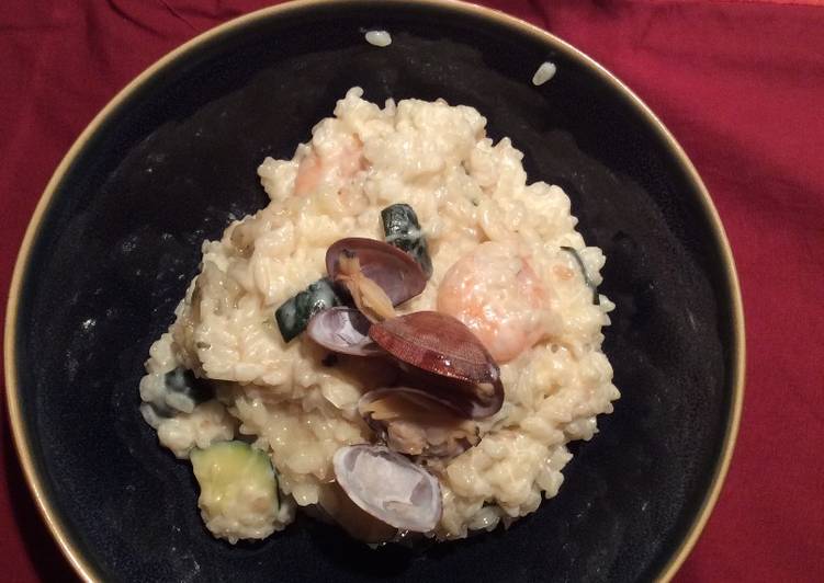 Risotto zucchine  gamberi e vongole