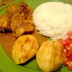 A picture of Rice, Beef and Roasted potatoes.