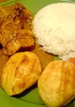 A picture of Rice, Beef and Roasted potatoes.