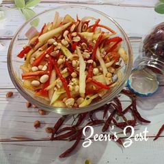 A picture of Tom Sum/Thai Raw Papaya Salad.