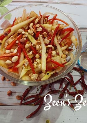 A picture of Tom Sum/Thai Raw Papaya Salad.