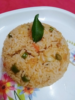மசாலா வெஜ் ஃப்ரைட் ரைஸ் (Masala veg fried rice recipe in tamil) செய்முறை முக்கிய புகைப்படம்