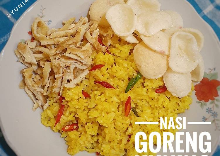 Langkah Mudah untuk Menyiapkan Nasi Goreng Kuning, Bikin Ngiler