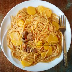 A picture of Spaghetti with irish potato.