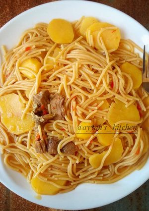 A picture of Spaghetti with irish potato.