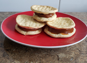 Una foto de Alfajores chilenitos