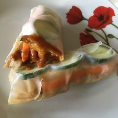 A picture of Spring rolls with chicken and peanut sauce.