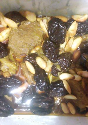 Una foto de Ternera guisada con ciruelas y almendras