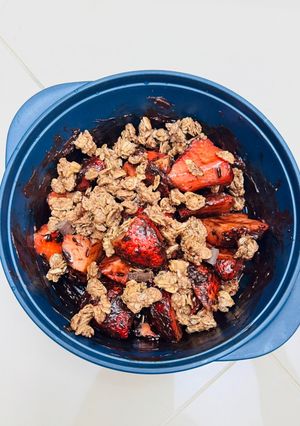 A picture of Strawberry Oats Granola.