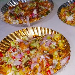 A picture of Papdi Chaat.