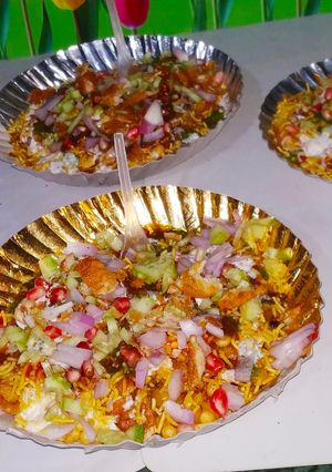 A picture of Papdi Chaat.