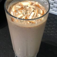 A picture of Banana and oats smoothie.