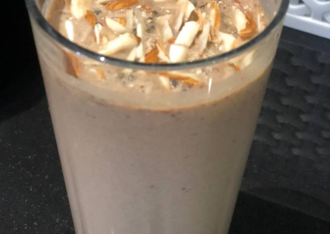 Any-night-of-the-week Banana and oats smoothie