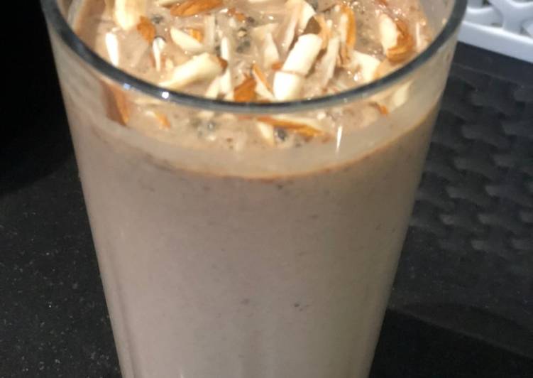 Simple Way to Prepare Homemade Banana and oats smoothie