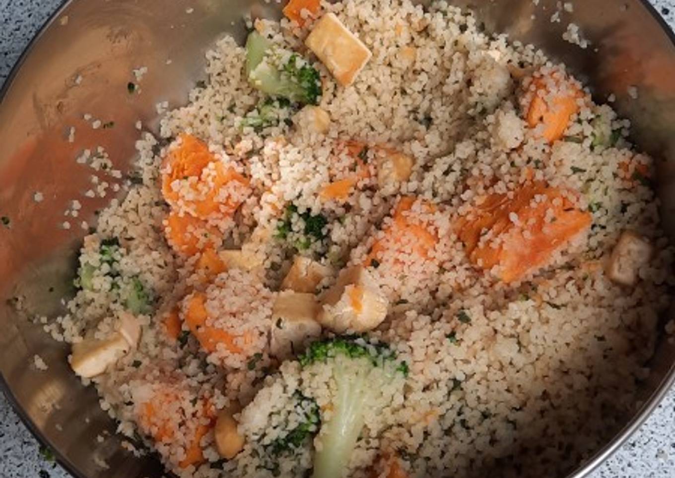 Couscous au patates douces, brocoli et tofu