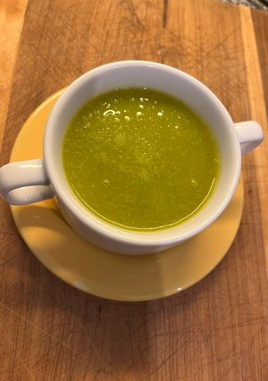Una foto de Sopa de zapallito italiano y zanahoria. Sopera eléctrica