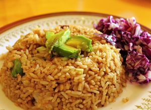 Una foto de Arroz frito con vegetales