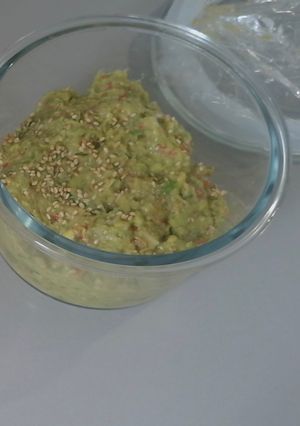 Una foto de Guacamole con Furikake