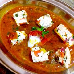 A picture of Rainbow paneer curry.