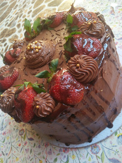A picture of Chocolate cake et chocolate frosting.