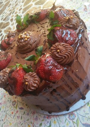 A picture of Chocolate cake et chocolate frosting.