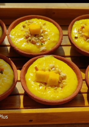 A picture of Gold sip or mango phirni.