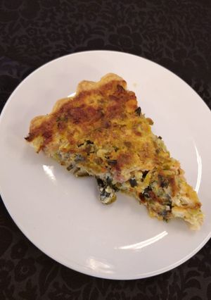 Una foto de Torta de puerros y tomates