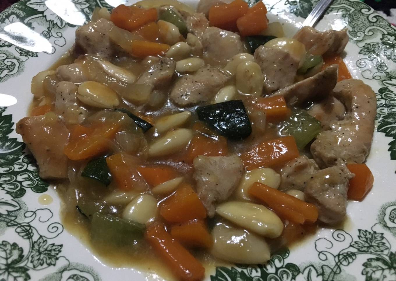 Pollo con almendras