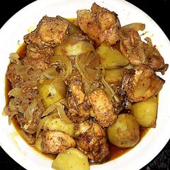 A picture of Potato fried chicken curry.