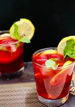 A picture of Hibiscus lemonade.