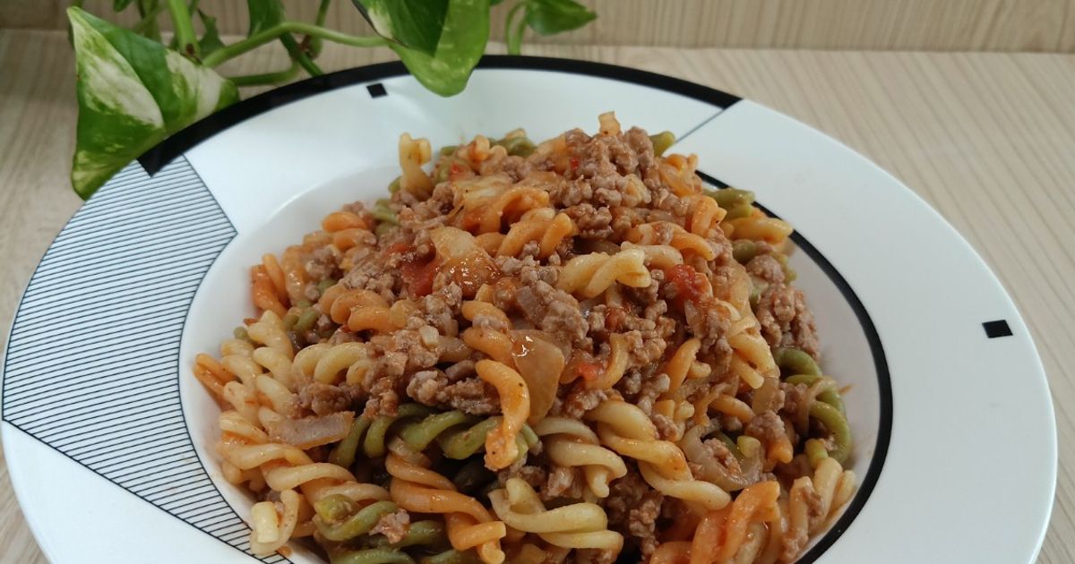 Resep Pasta Fusilli Ragu Daging Sapi oleh Isnawati - Cookpad