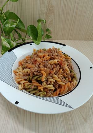 Resep Pasta Fusilli Ragu Daging Sapi oleh Isnawati - Cookpad