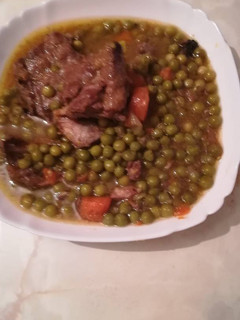 Una foto de Guisantes con costillas de jabalí en la olla GM g