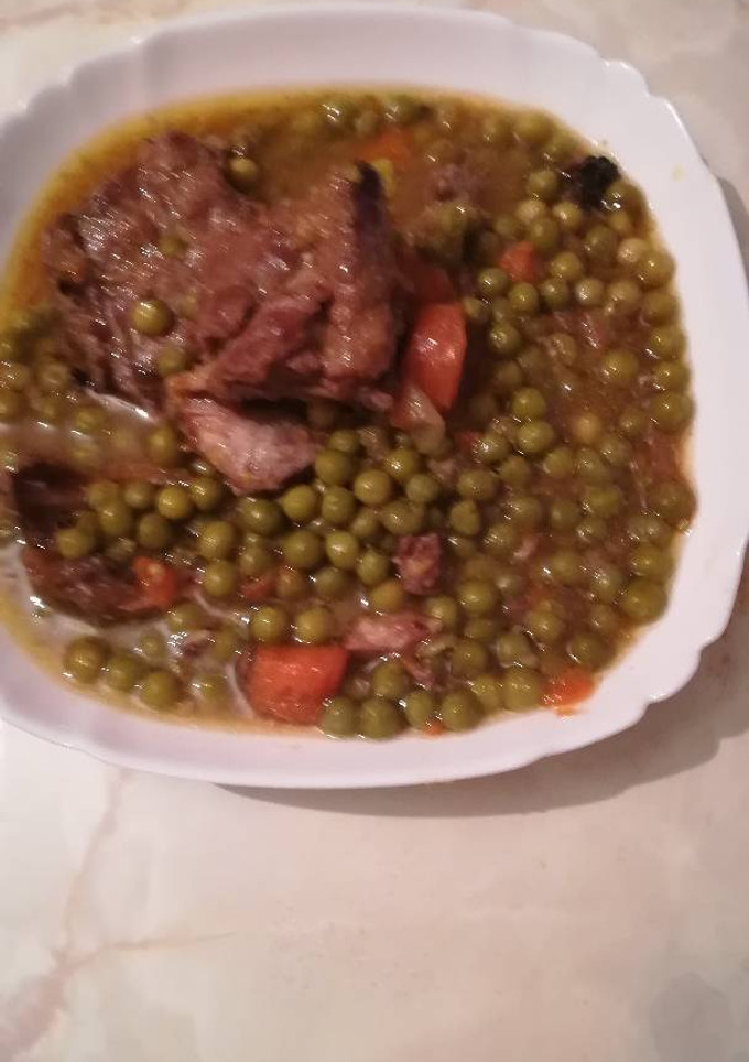 Una foto de Guisantes con costillas de jabalí en la olla GM g