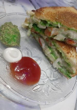 માયો પનીર ચીઝી સેન્ડવીચ (Mayo Paneer Cheesy Sandwich Recipe In Gujarati) રેસીપી મુખ્ય ફોટો