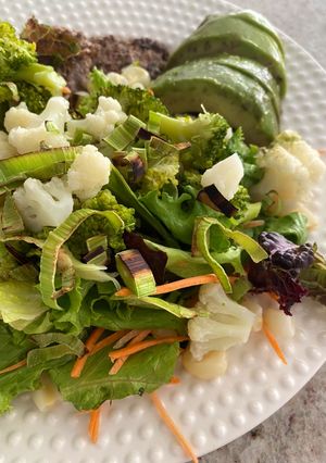 Una foto de ¡Ensalada fresca y súper 💪🏼!