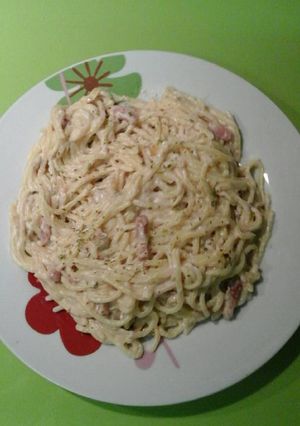 Una foto de Spaguetti con salsa carbonari y paté