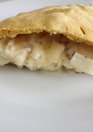Una foto de Calzone de cebolla y queso