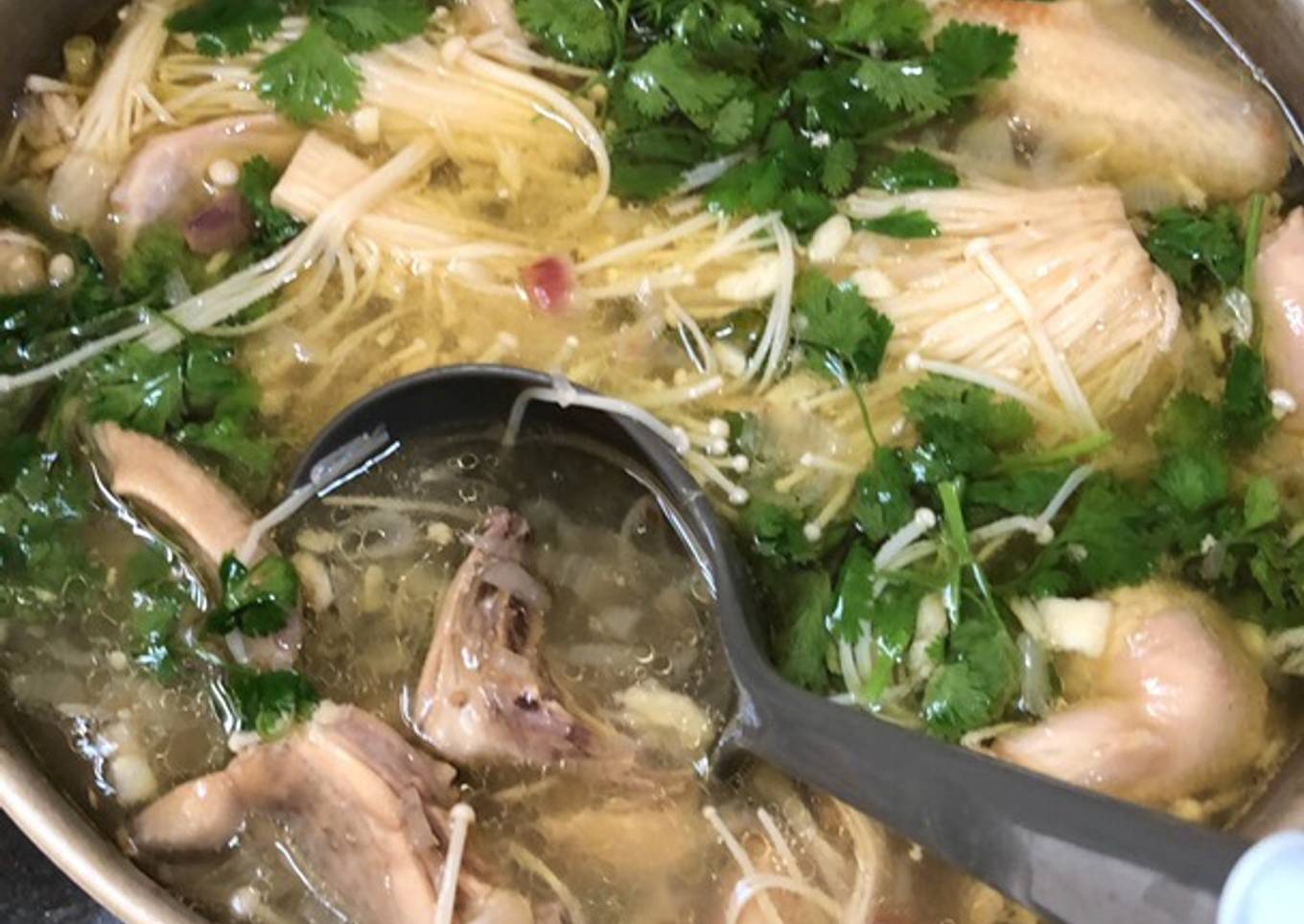 Sop ayam tomyam bening