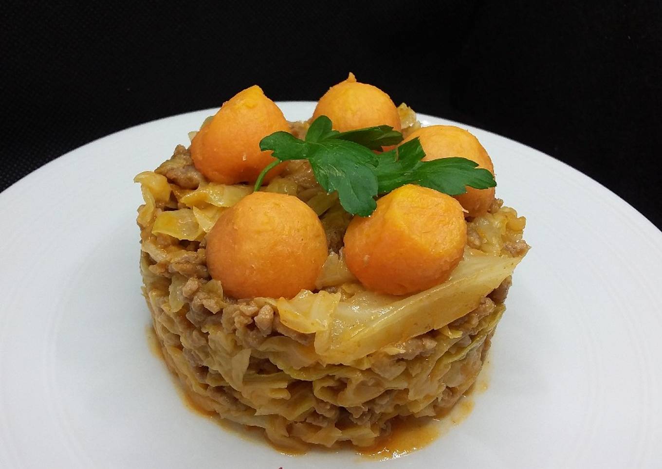 Timbal de repollo con picadillo de cerdo