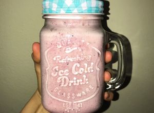 Una foto de Smoothie de frutilla y arándanos!
