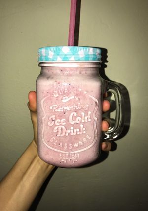 Una foto de Smoothie de frutilla y arándanos!